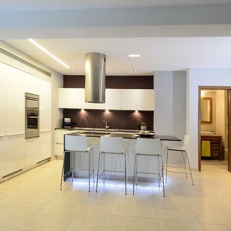 Spacious Fully Equipped 3Bd 2Bath Apt In The Heart Of City With Balconies Ac And Fast Wifi #2 Iraklio Eksteriør bilde